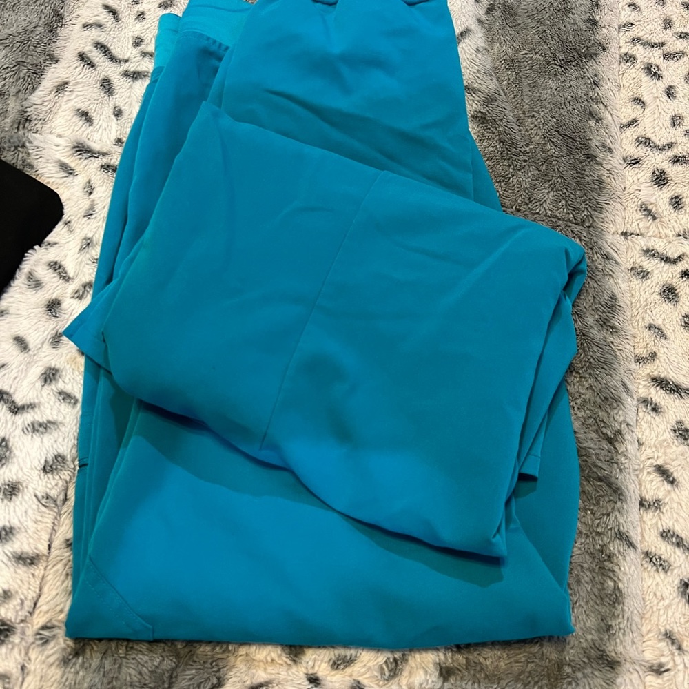 Figs scrubs a small Zamora, medium Casma